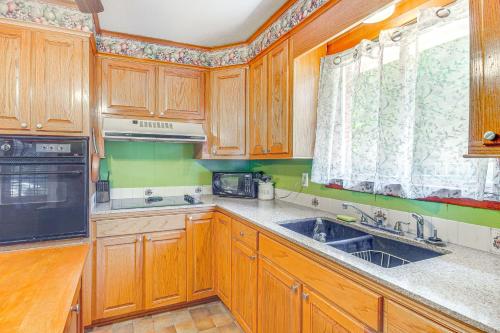 Inviting Vicksburg Home with Patio and Charcoal Grill! in Vicksburg Városközpont