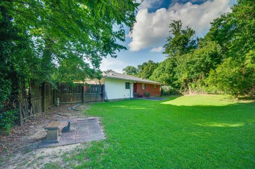 Inviting Vicksburg Home with Patio and Charcoal Grill! in Vicksburg Városközpont