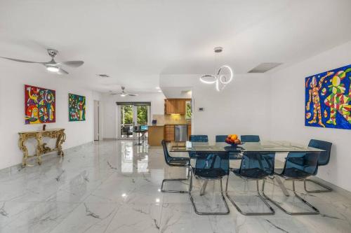 MIAMI Art Villa Heated Saltwater Pool with SPA EV in Dania Beach, USA