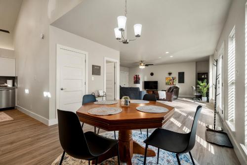 Turkey Mountain Bungalow By Tulsa Getaways Turkey Mountain Bungalow By Tulsa Getaways