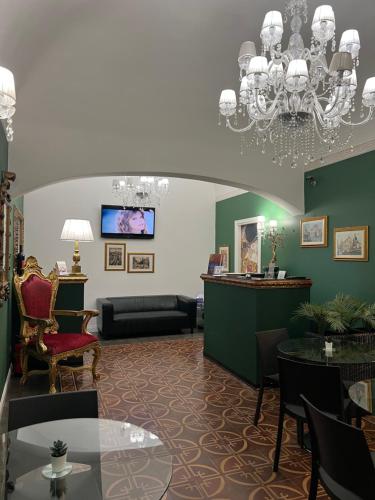 Duca di Uzeda Bed and Breakfast - image 2