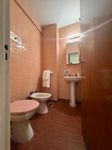 One-Bedroom Apartment image 6