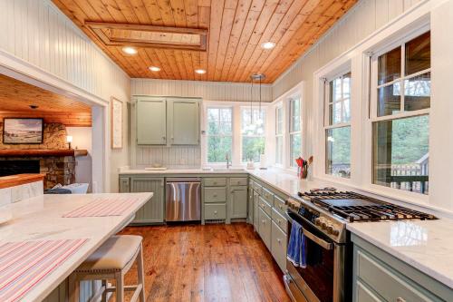 Club Amenities - Fitness - Hot Tub - Fishing in Sapphire, USA