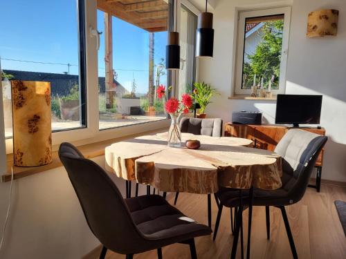 Iekārtas, Sauna, Terrasse, Fernblick & Design - modern-gemütliche FeWo am Aremberg (Sauna, Terrasse, Fernblick & Design - modern-gemutliche FeWo am Aremberg) in Aremberga