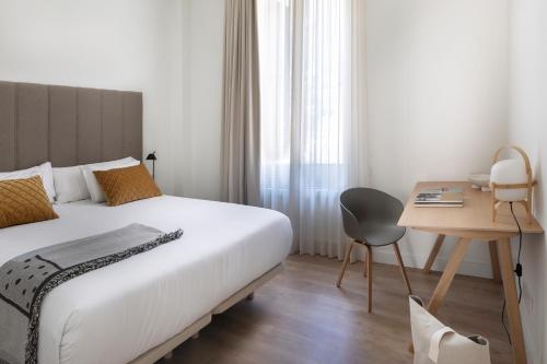One-Bedroom Apartment with Terrace image 5