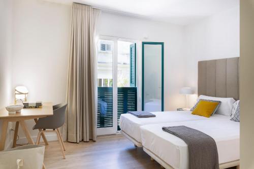 Two-Bedroom Apartment with Terrace image 4