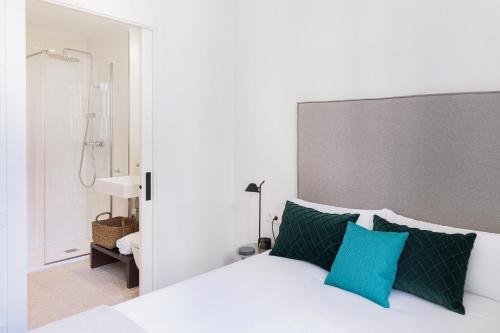 Two-Bedroom Apartment with Terrace image 1