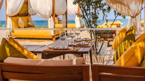 餐廳, Appartement de Luxe à Bahia Golf Beach Spacieux de 126 m (Appartement de Luxe a Bahia Golf Beach Spacieux de 126 m) in 布斯尼卡