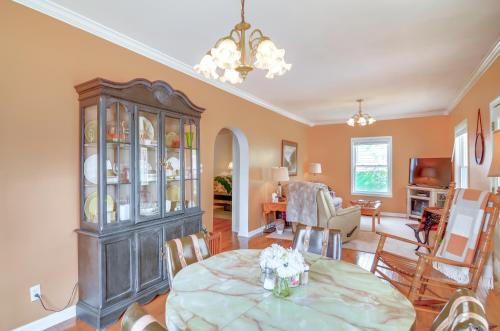 1 Mi to KFC Museum Corbin Getaway! in Corbin (KY)