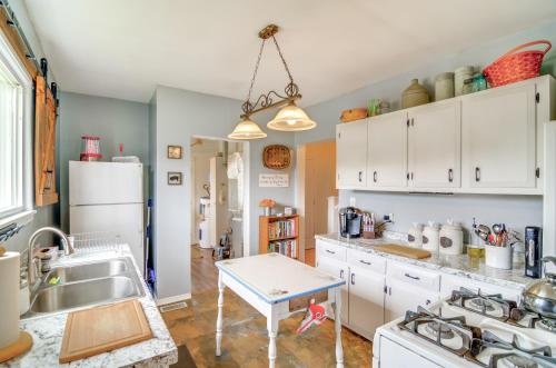 1 Mi to KFC Museum Corbin Getaway! in Corbin (KY)