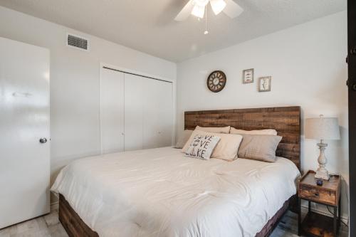 Lake Conroe Condo Patio and Water Views in Montgomery, USA
