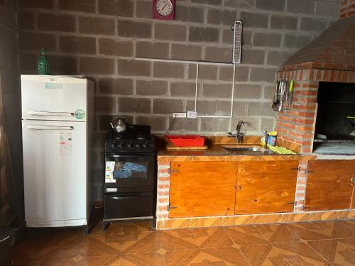 Kitchen, Arturo I in Los Alisos