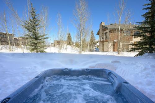 Luxury Villa 705 - Private Hot Tub - Views - Best Price - 500 Dollars in FREE Activities and Equipment Rentals Daily in Winter Park, USA
