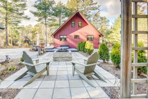 Charming Tamworth Cabin with Grill and Fireplace