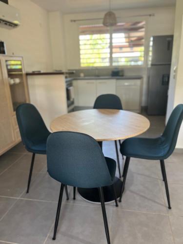 Cocina, Maison de ville Duplex T3 I Jardin in Remire-Montjoly