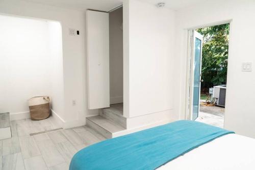 Luxury Retreat 3B ,2Ba POOL , Coral Gables Center - Tap to explore photos