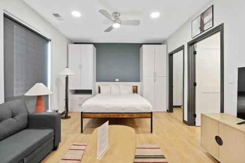 CozySuites Mass with parking lounge & roof deck #36 in Indianapolis, USA