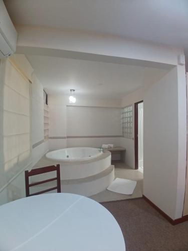Hotel Melodia – Lima, PA