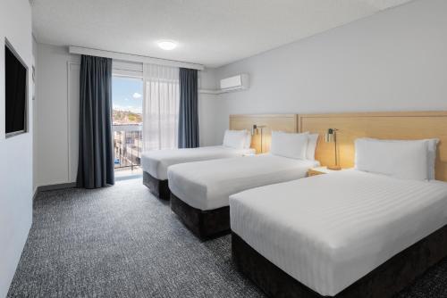 Family Room Suite 1 King 3 Single Non-Smoking