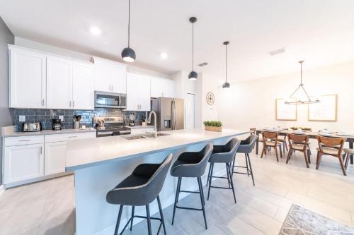 Beautiful Storey Lake Retreat Minutes from Disney - main image