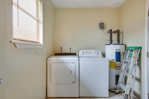 Easy Access to US-90 and Near Dtwn New Orleans Home