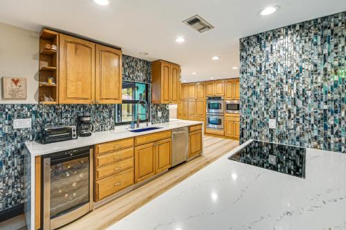 Naples Home - Outdoor Kitchen and Private Pool! - image 14
