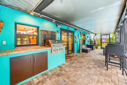 Naples Home - Outdoor Kitchen and Private Pool! - image 13