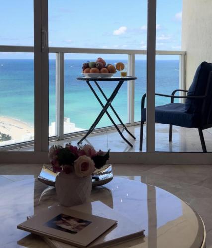 Luxury Oceanfront 3-Bedroom Condo with 3 Balconies in Sunny Isles Beach, USA