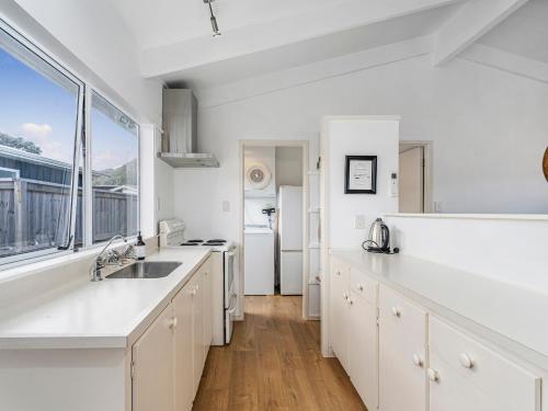 Utvendig, Retreat by the Beach - Pauanui Holiday Home in Pauanui