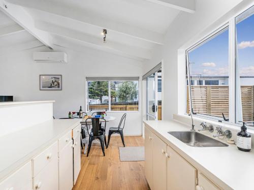 Utvendig, Retreat by the Beach - Pauanui Holiday Home in Pauanui