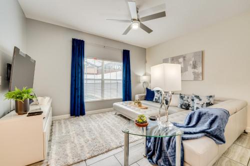 Resort Retreat with Lanai and Games 10 Mi to Disney! in Davenport, USA