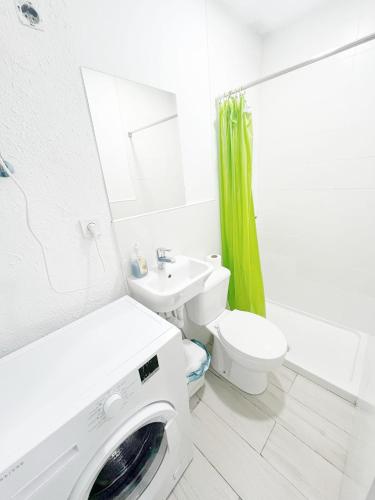 One-Bedroom Apartment image 3