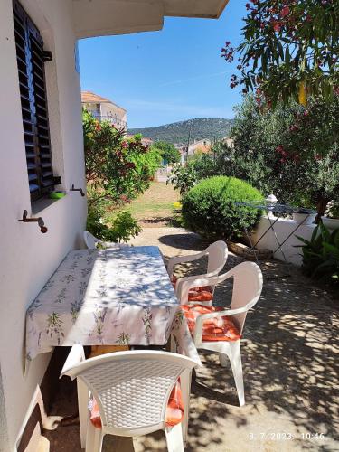 Apartments Slaven-50m from beach - image 7