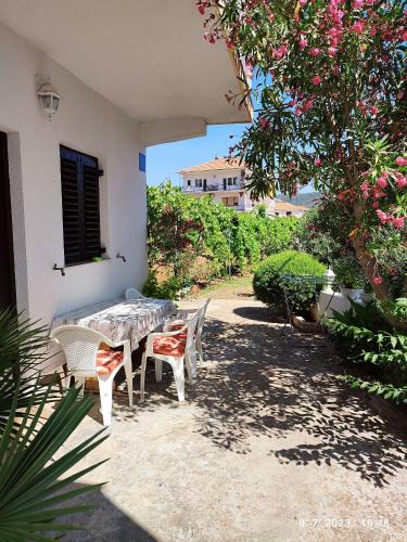 Apartments Slaven-50m from beach - image 2