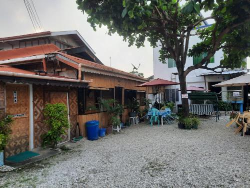 Garden, Cronin Residences in Oslob