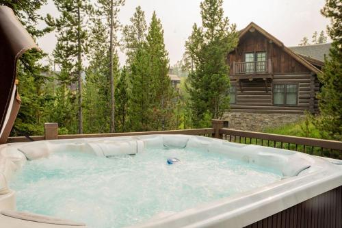 Powder Ridge Cabin Oglala 9 in Big Sky, USA