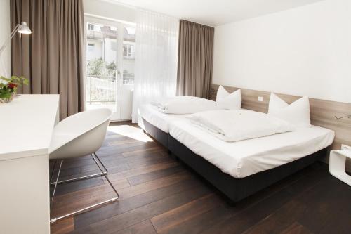 Hotel Schwarzwälder Hof - image 12
