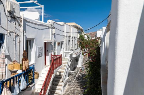 Lotus iΝ & Aroma iN , Mykonos Town 4