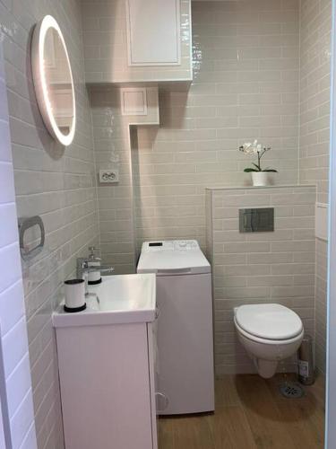 ห้องน้ำ, Charming Studio Retreat in the Heart of Zagreb in ซาวิกา