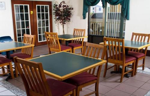 Étterem, Country Hearth Inn & Suites Union City Atlanta in Union City