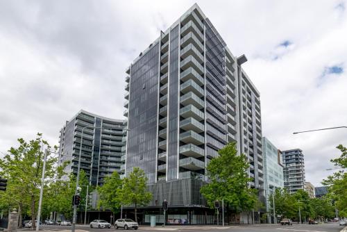 Executive Balcony Apartment in Central Canberra