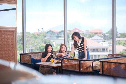 Restaurant, Grand Edge Hotel Semarang in Candi