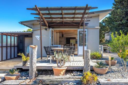 Welcome on Wilma by Waiheke Pure in Surfdale