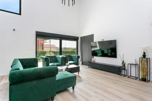 Five-Bedroom Holiday Home room in Family friendly house with a swimming pool Kastel Stafilic Kastela - 23486