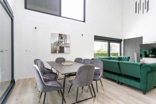 Five-Bedroom Holiday Home image 8