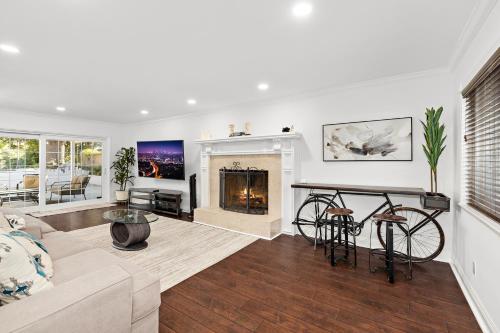 Villa Oasis: Unrivaled Views & Endless Space, Los Angeles (photo 9)