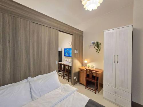 1BR Condotel with Balcony at FAME Residences #FM61, Manila