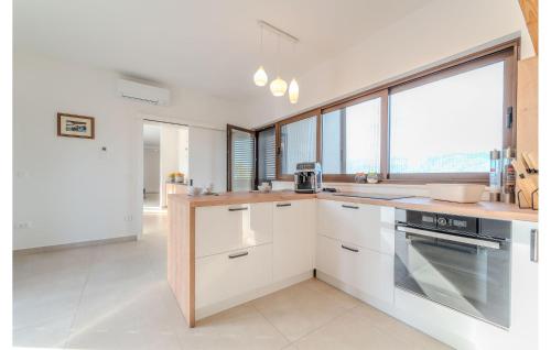 virtuve, Lovely Home In Jovici in Radovin