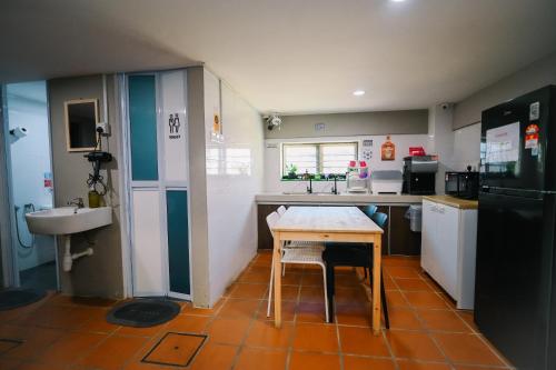 Swing & Pillows @ 87 Chulia St, Georgetown Penang in Пенанг