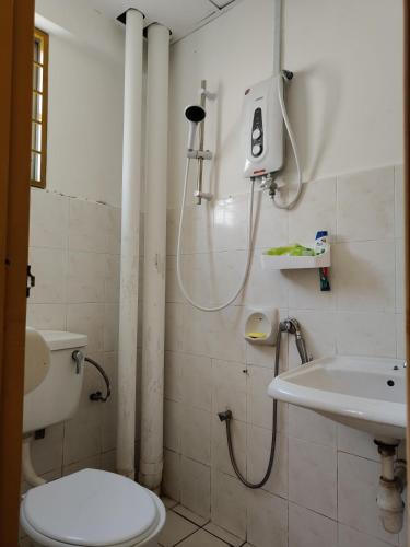Rawang HoBudjet Homestay - image 12